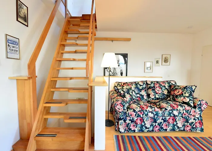 House With Courtyard & Parking Close To Stadtpark